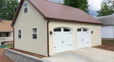 Pole Building with vinyl siding and metal roof in Souderton, PA