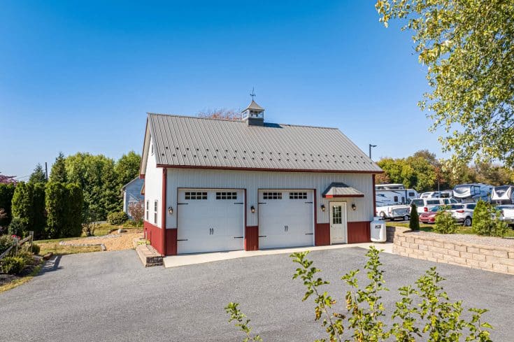 Garage in East Earl, PA